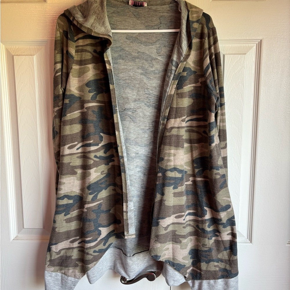 ANDREE BY UNIT Gray Camouflage Sweater